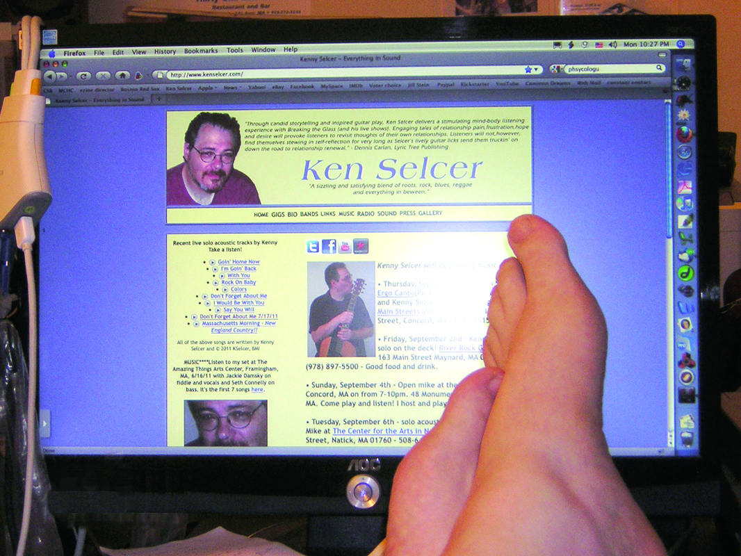 feet and old web site on screen